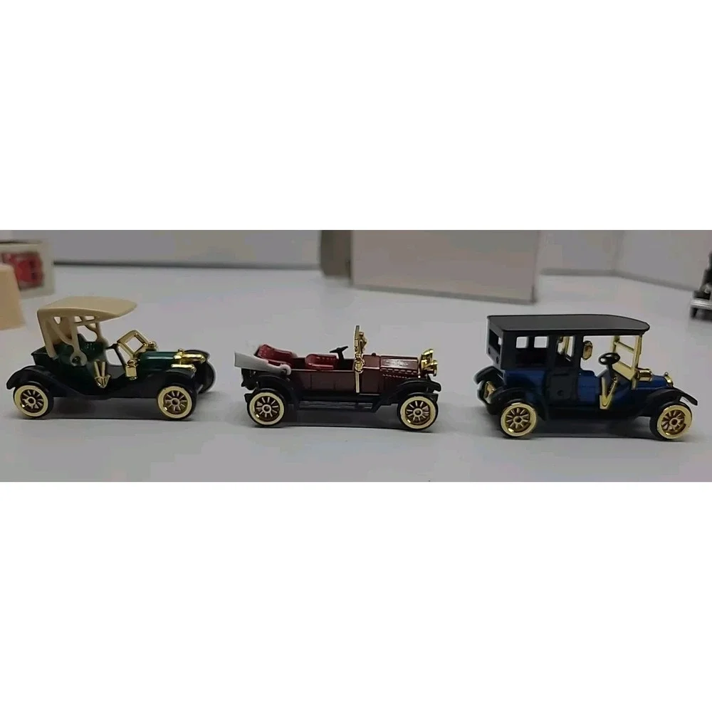 Small model cars fire engine Readers Digest‎